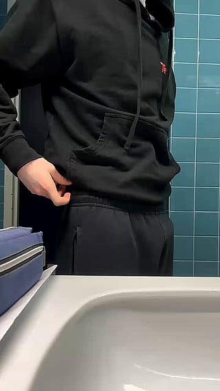 Big Dick teen who wants attention'