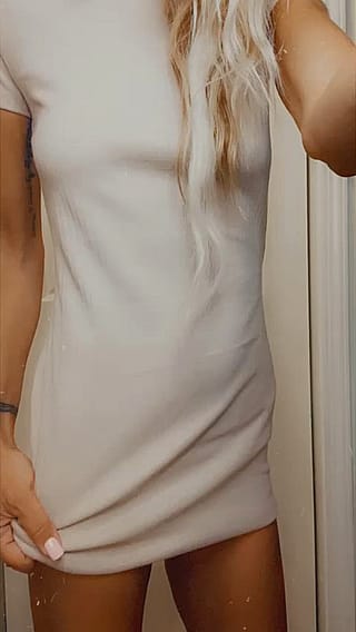 Little dress no panties ??'