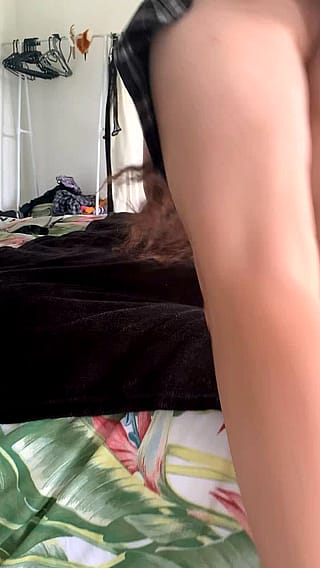 There’s a treat between these long legs [f]'