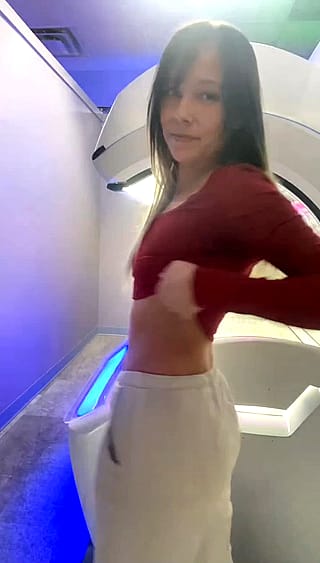 🔥what it looks like when I go live from a public tanning salon🔥'