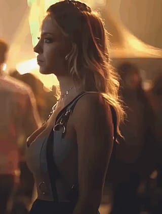 Not sure if this is allowed, since it isn’t technically BE, but I figured this sub would enjoy this clip of Sydney Sweeney seemingly inflating just by breathing'