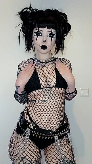 Would you fuck this clown girl? 🤡💦'