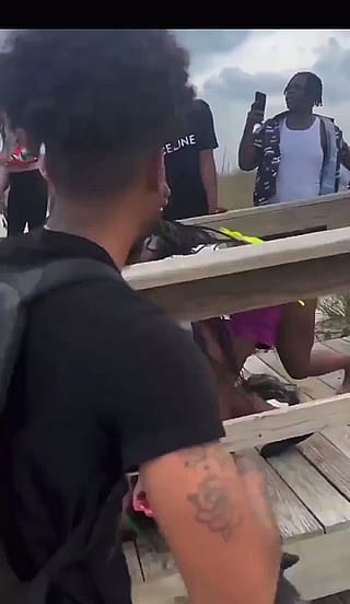 Lose titties beach fight'