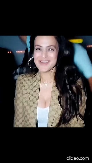 Ameesha Patel Wardrobe Malfunction'