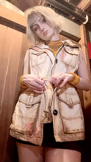 cosplaying ur fave silent hill girly'