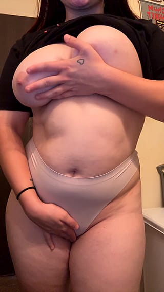 Is it true older men love chubby women? 20yo 220lbs'