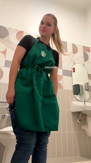 The only thing bigger than my ass is the line at Starbucks when I’m working 😝'