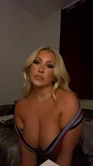 Sexy blonde'