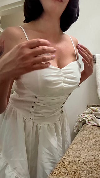Hot MILF Reveals Big Nipples in Hotel Mirror'