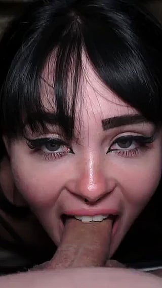 Blowjob Bitch: Don't Bite It'