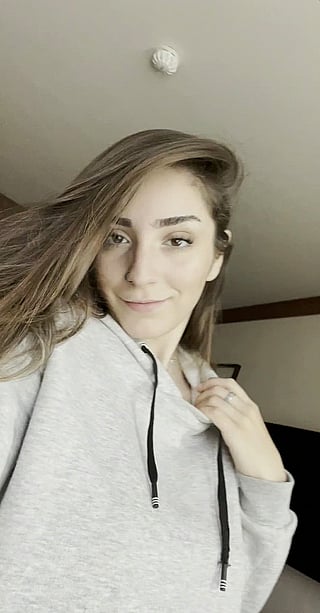 Curvy Girl Hiding in Baggy Clothes: 'No One Knew I Was Amateur and Female on OnlyFans'.'