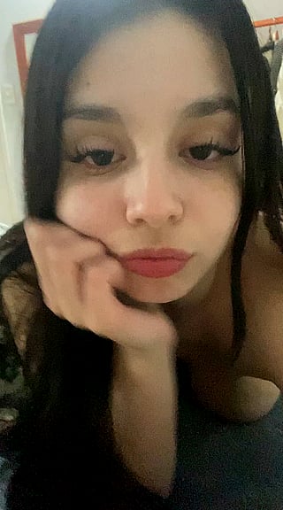 Quick Study Break: Big Tits and a Hand on Chin'