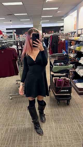 Titty Flashing in Grocery Store: Kimmypxxx's Exhibitionist Adventure'