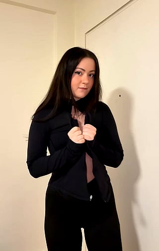 Flashing my tits online - Cute brunette in black yoga pants'
