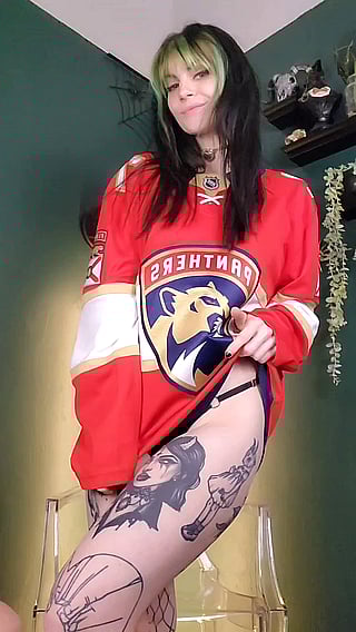 Slutty Goth Chick Exposes Her Big Tits and Ass for Pizza and Hockey'