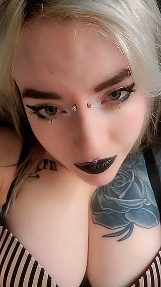 Goth Chick Boobs: Top vs Bottom'