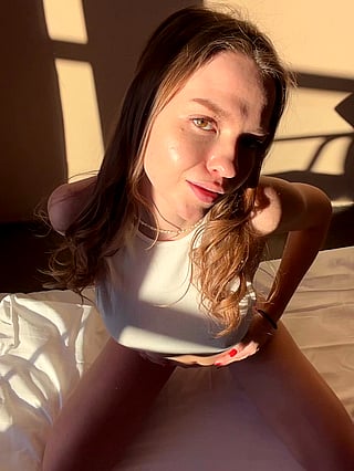 19F Cute Teen Tits: Looking You in the Eye While Doing Something Naughty'