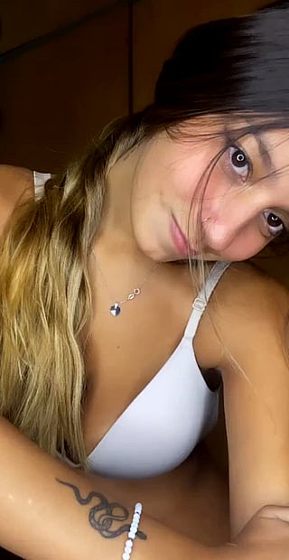 18-Year-Old Amateur Posting for the First Time: Big Tits, Cumshot, and More!'