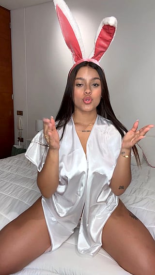 Latina Tits: OnlyFans Mommy's Natural Milkers'