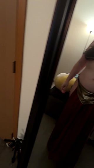 Leia's Curvy Cosplay Outfit'