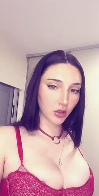18-Year-Old Tits Show Off in Amateur Cumshot Video'