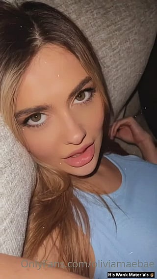 Netflix Chill: Real Couple Giving Blowjobs'