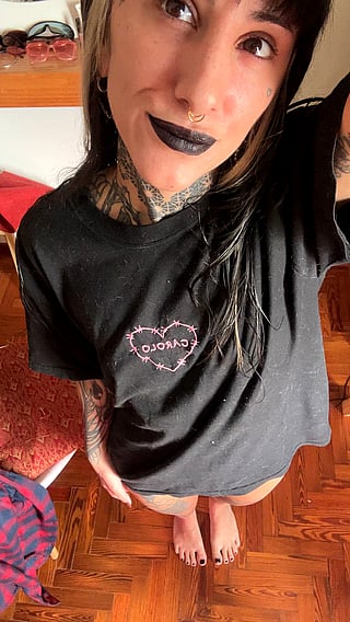 Pussy Lips and Tattoos: A Nude Amateur POV'
