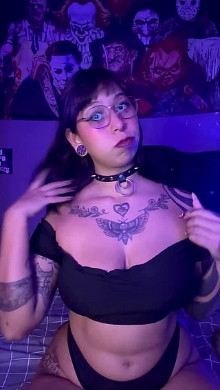 Huge Tits Girlfriend Shows Off Her Boobs'