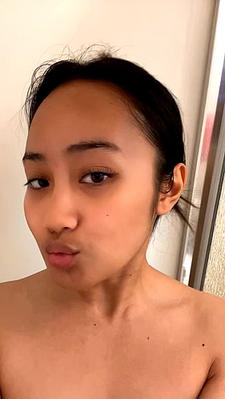 18-Year-Old Petite Teen Flashes Her Neck'