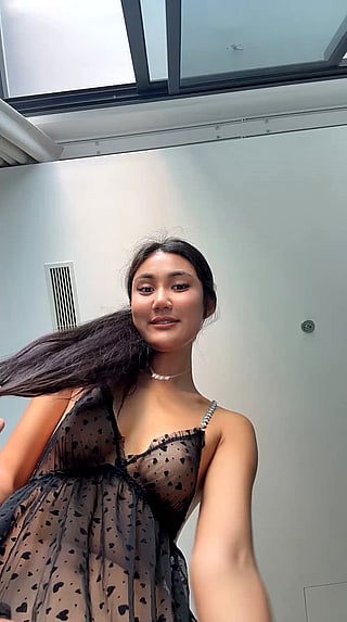 Hungry for Cum: Cute Orgasm in the Making'