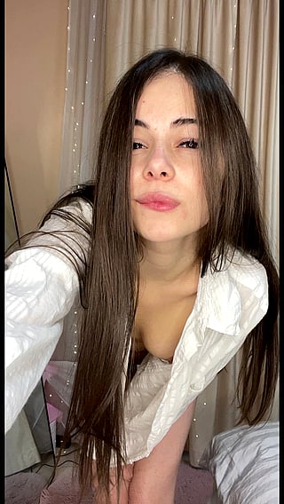 Cute Teen Girl Looking for Love'