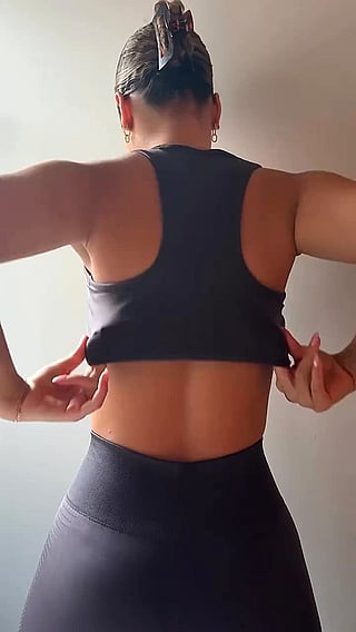 Ana's Big Ass: A Cute and Curvy Sensation'