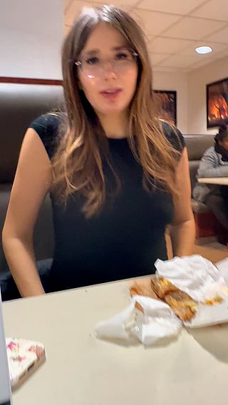 Preggo Flashes Boobs in Public: 'It was Really Awkward Eating Afterwards''