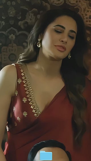 Nargis Fakhri Kissing Scene in Movie'
