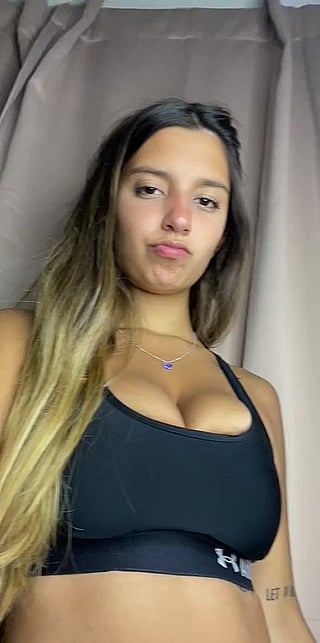 Big Tits Waiting for You in Bed'