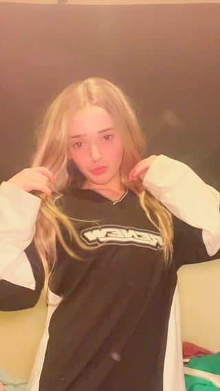 Hot Teen Gets Turned On By Older Guys'