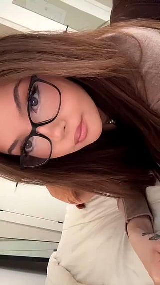 Brunette Petite OnlyFans: 'Hiiii, Say It Back!''