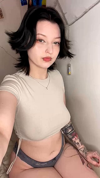 18yo Goth Babe Ready for Action'