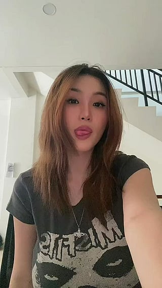 Massive Babe with Big Tits'