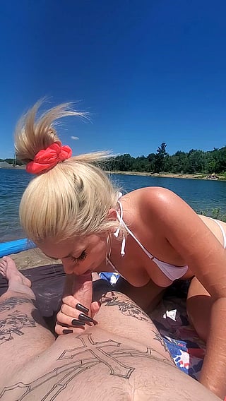 Beach Babe Giving Blowjob'