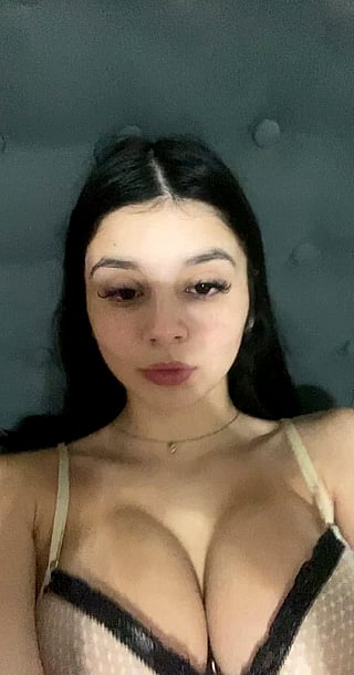 F18's Attempt at Looking Sexy: Amateur, Big Tits, and Cumshot'