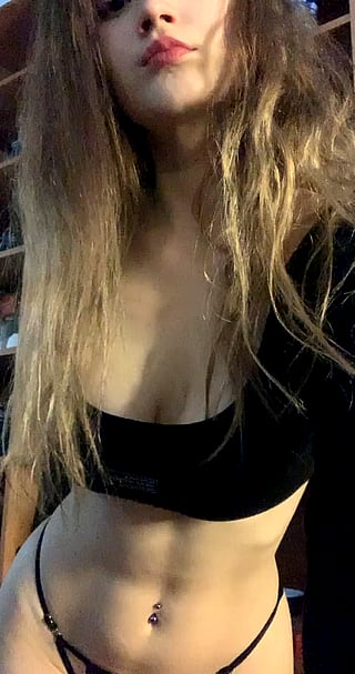 Shy 18-Year-Old Girl Explores Her Sexuality'