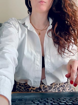 Brunette Babe Shows Off Her Tits in Homemade Video'