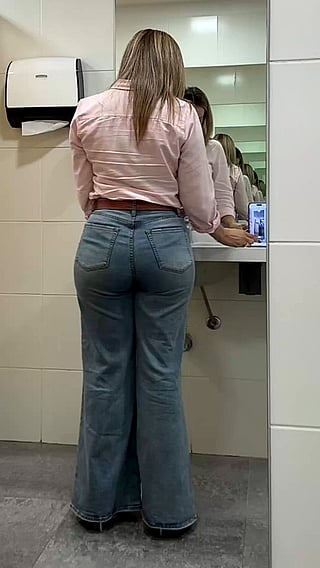 Big Ass Seeking: A Coworker with a Thirst for Ass'