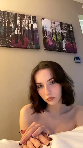 Slow Kissing for Tattoos: A Petite Tease'