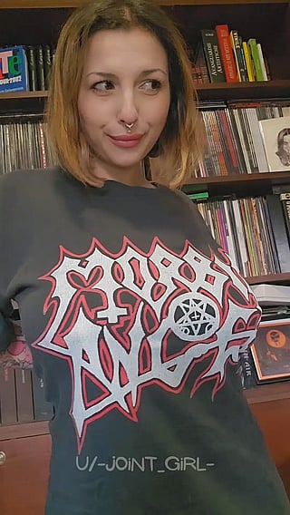 Get Your Hands on a Big Vinyl Collection and Two Big Tits with This Girlfriend!'