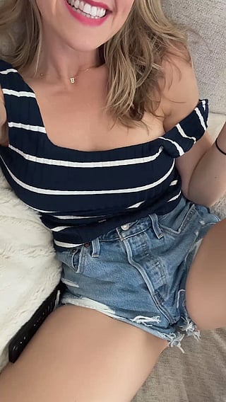 MILF's Favorite Shorts: Cutoffs for Clit Rubbing & Fingering'