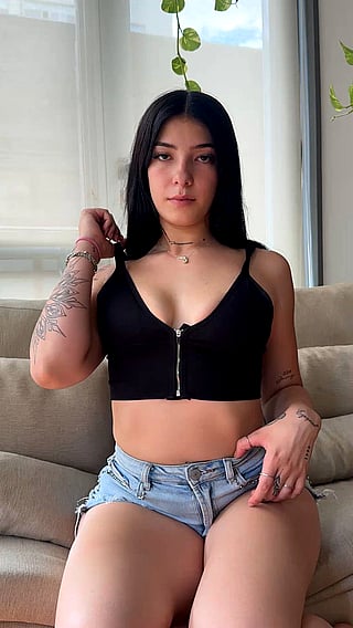 Hot Teen Girl Shows Off Her Tits'
