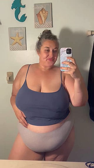 Busty Beauty Takes Selfie in Tight Pants'