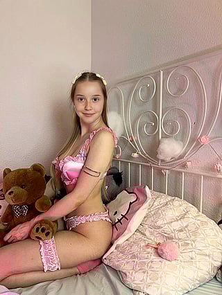 Big Tits: Am I the Only One Left Virgin? Feeling Lost and Unloved'
